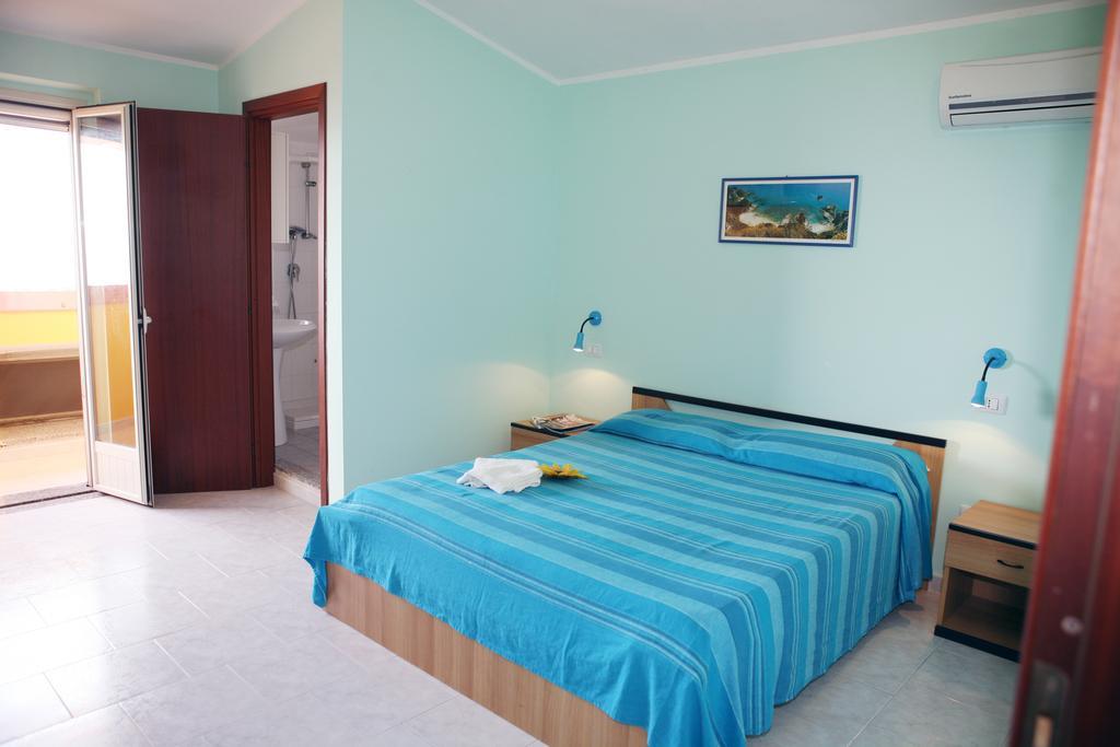 A Turri Hotell Capo Vaticano Rum bild