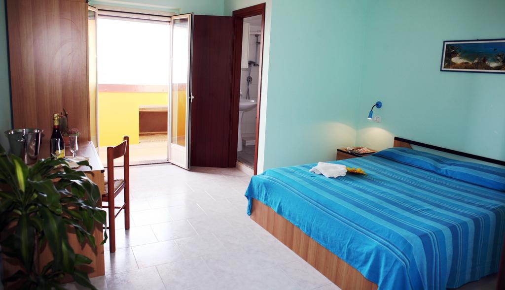 A Turri Hotell Capo Vaticano Rum bild