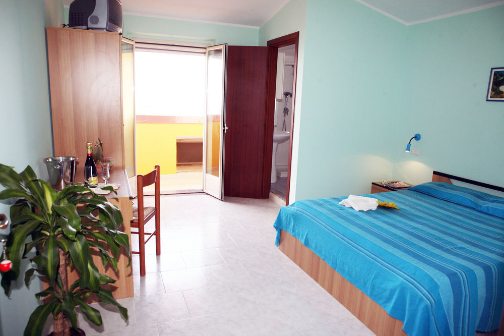 A Turri Hotell Capo Vaticano Exteriör bild