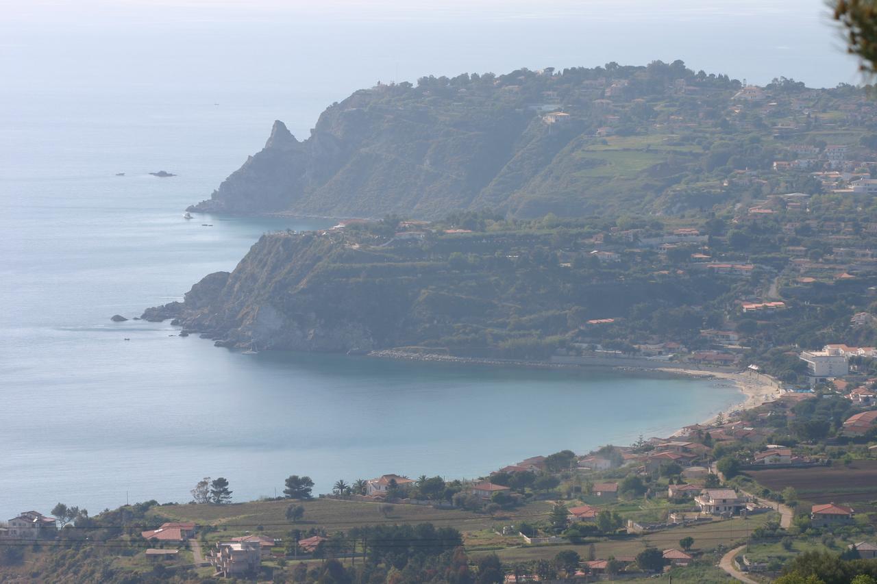 A Turri Hotell Capo Vaticano Exteriör bild
